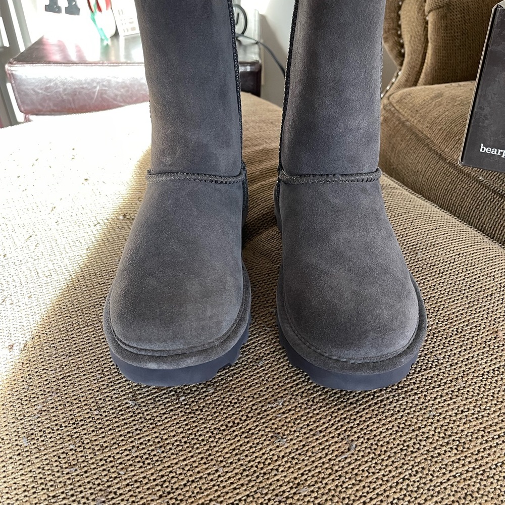 BRAND NEW! Never worn Bearpaw boots! Mid shaft, Elle short bootie.